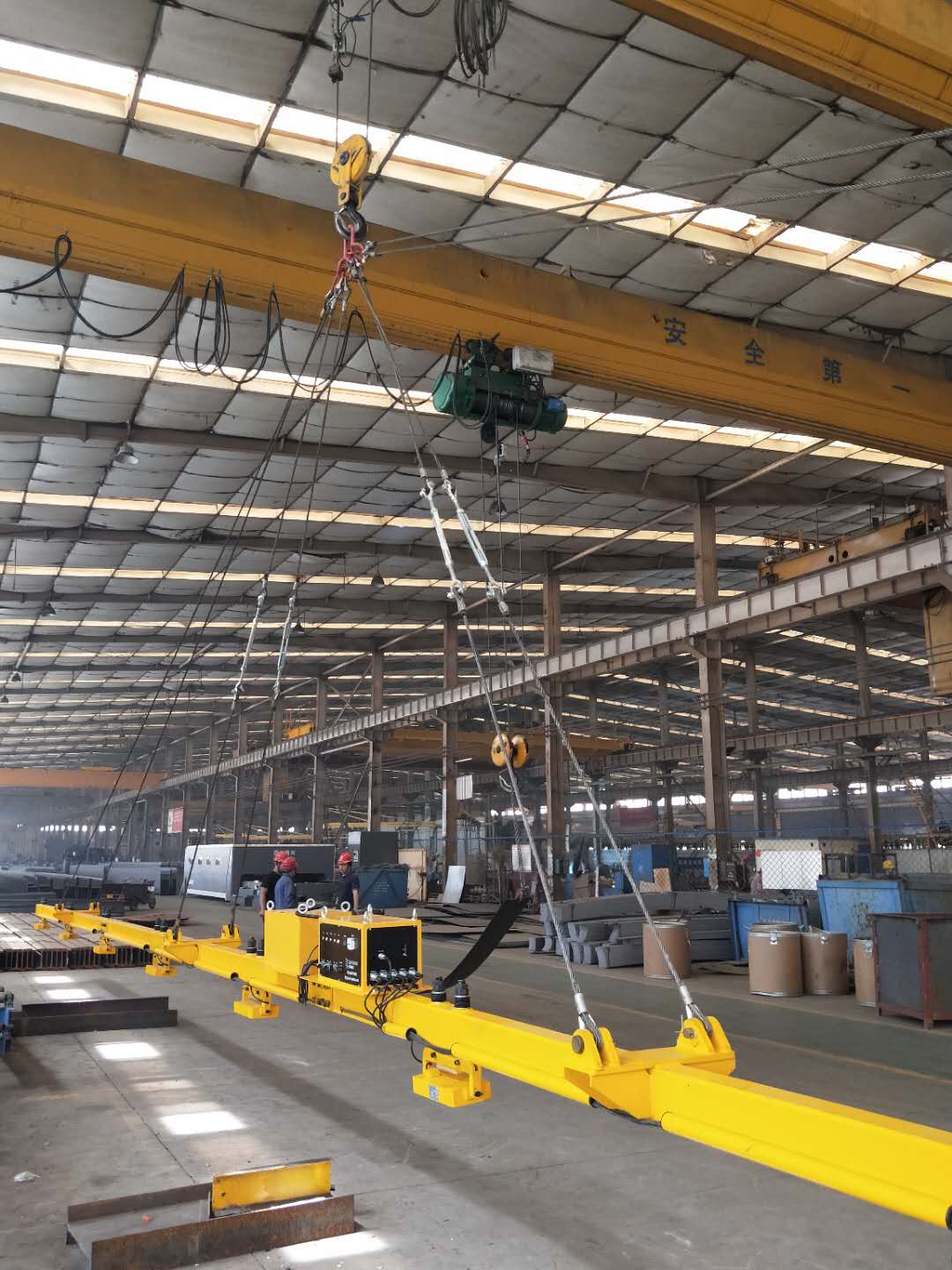 超長(zhǎng)鋼板起吊，電永磁起重吊具