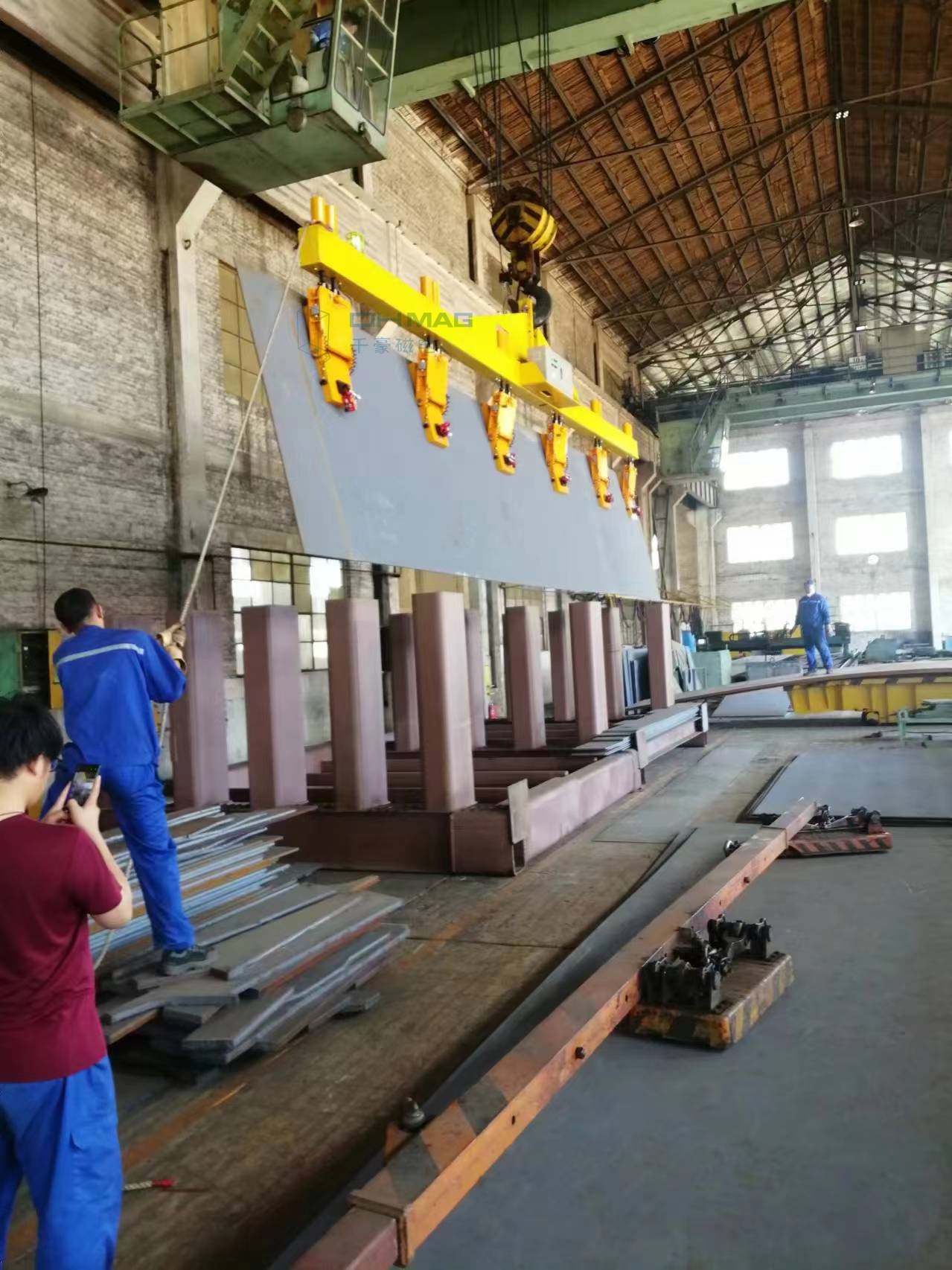 豎著吊鋼板，側(cè)吊鋼板，千豪電永磁吊具